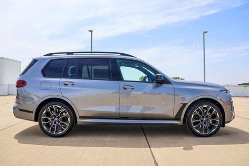 Skyscraper Grey Metallic 2027 BMW X7 M60i