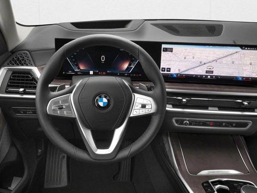 Skyscraper Grey Metallic 2027 BMW X7 M60i