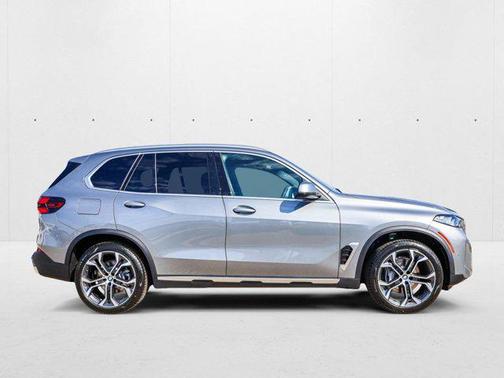 Skyscraper Grey Metallic 2026 BMW X5 xDrive40i
