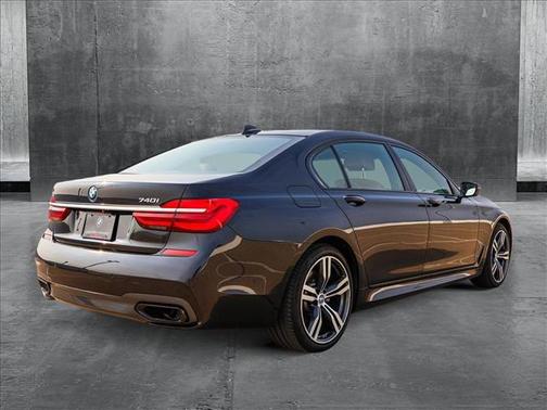 2019 BMW 740 740i