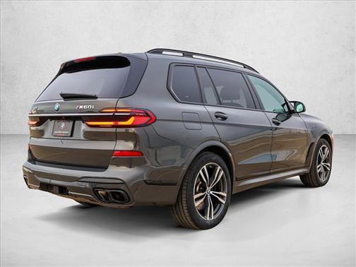 2023 BMW X7 M60i