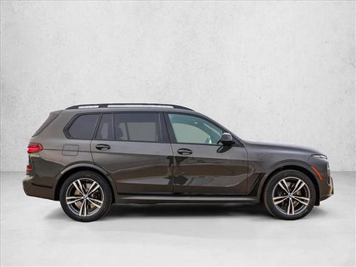 2023 BMW X7 M60i