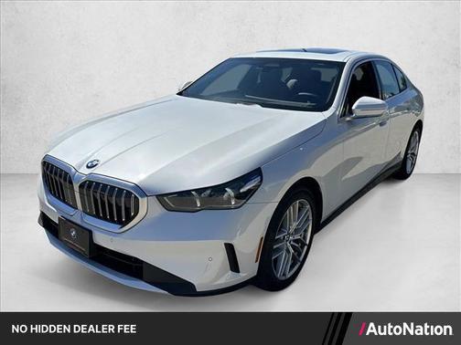 Mineral White Metallic 2024 BMW 530 xDrive