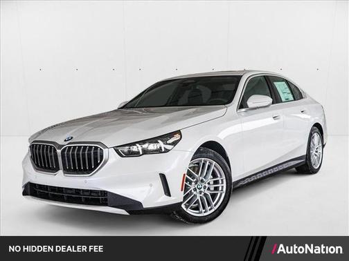 Mineral White Metallic 2025 BMW 530 i xDrive