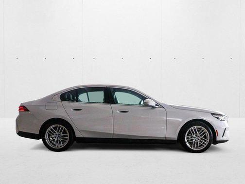 Mineral White Metallic 2025 BMW 530 i xDrive