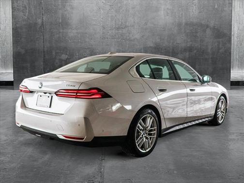 2025 BMW 530 i xDrive