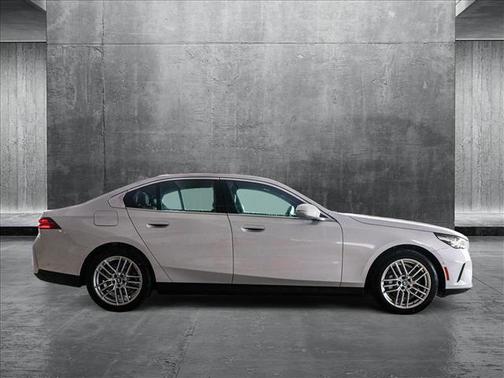 2025 BMW 530 i xDrive