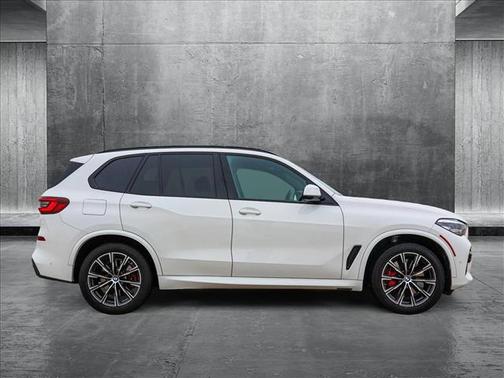 2022 BMW X5 M50i