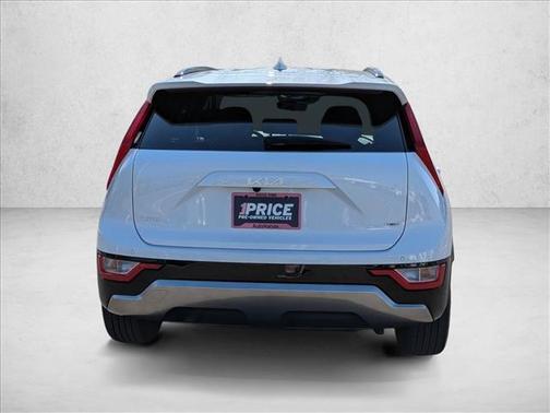 Snow White Pearl 2024 Kia Niro Touring