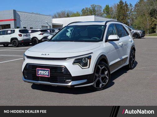 Snow White Pearl 2024 Kia Niro Touring