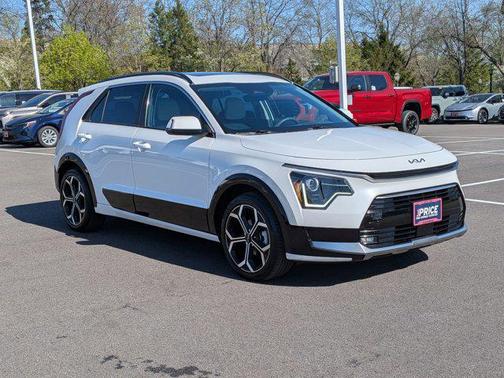 Snow White Pearl 2024 Kia Niro Touring