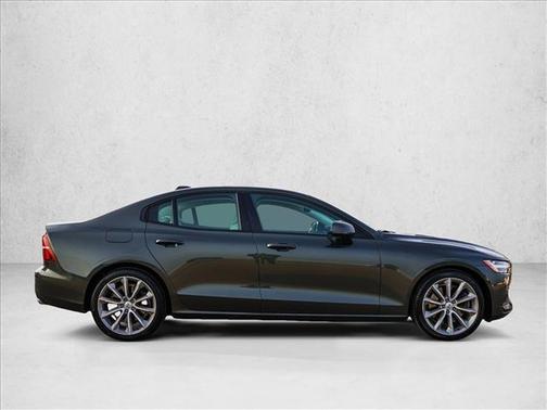 Pine Grey Metallic 2020 Volvo S60 T6 Momentum