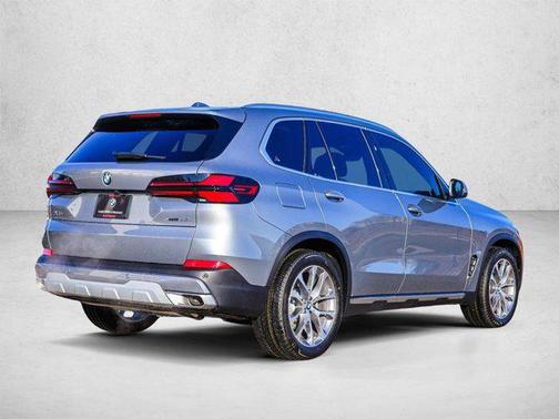 Skyscraper Grey Metallic 2026 BMW X5 xDrive40i