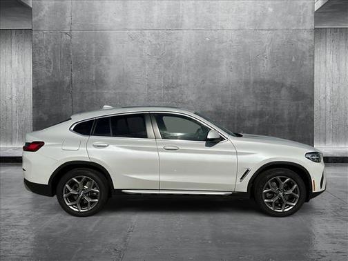 2025 BMW X4 xDrive30i