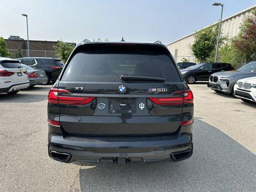 2022 BMW X7 M50i