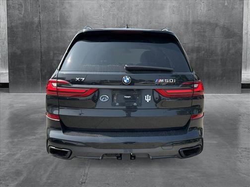 2022 BMW X7 M50i