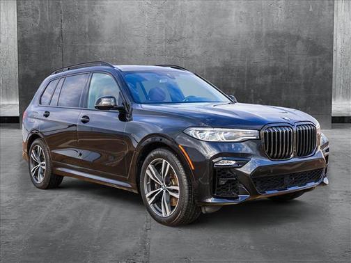 2022 BMW X7 M50i