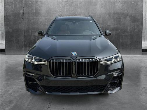 2022 BMW X7 M50i