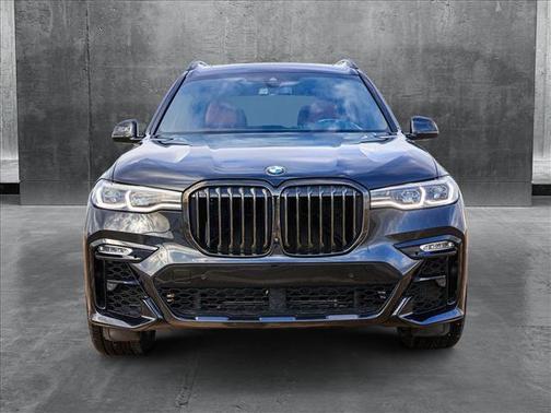 2022 BMW X7 M50i