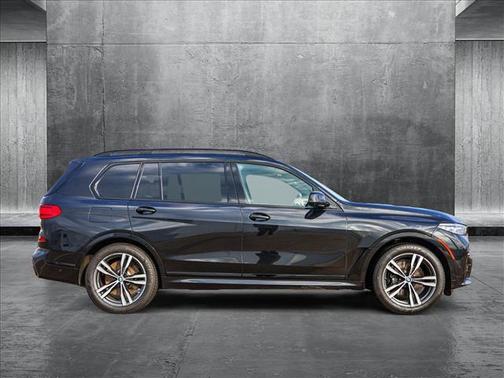 2022 BMW X7 M50i