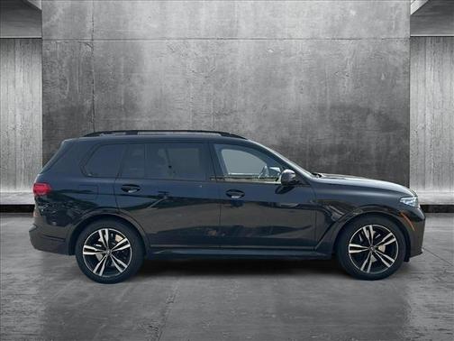 2022 BMW X7 M50i