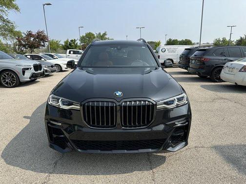 2022 BMW X7 M50i