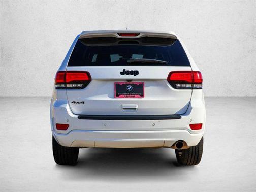 Bright White Clearcoat 2021 Jeep Grand Cherokee Laredo