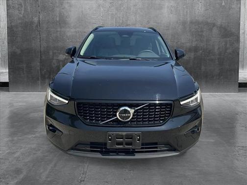 2024 Volvo XC40 B5 Plus Dark Theme