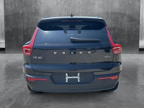 2024 Volvo XC40 B5 Plus Dark Theme