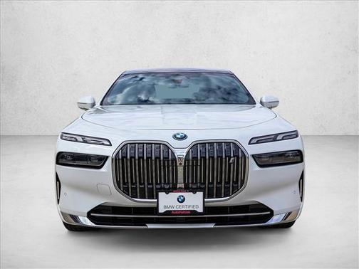 Mineral White Metallic 2024 BMW i7 eDrive50