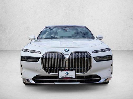 Mineral White Metallic 2024 BMW i7 eDrive50
