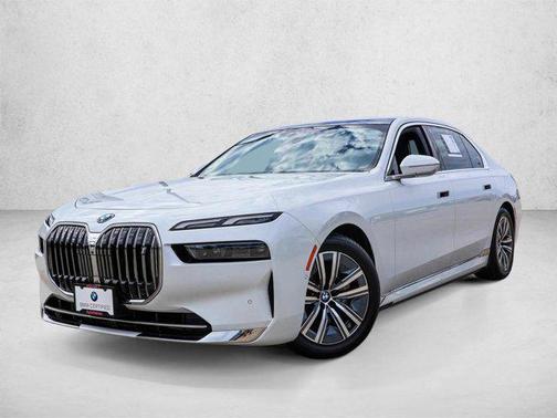 Mineral White Metallic 2024 BMW i7 eDrive50