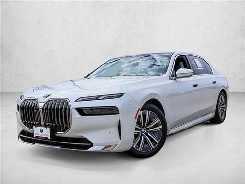 Mineral White Metallic 2024 BMW i7 eDrive50