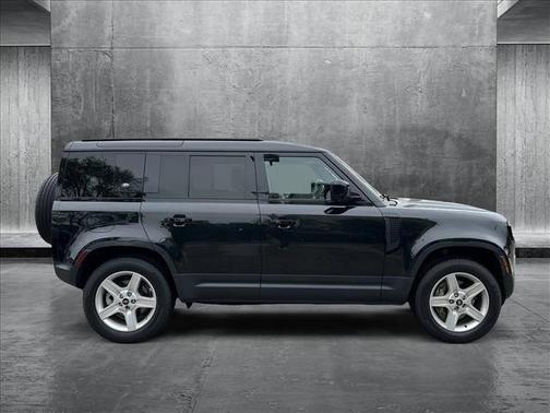 2020 Land Rover Defender 110 SE