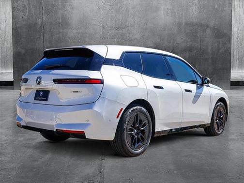 2026 BMW iX xDrive60