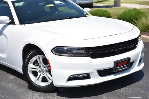 Photo 3 of 37 of 2019 Dodge Charger SXT