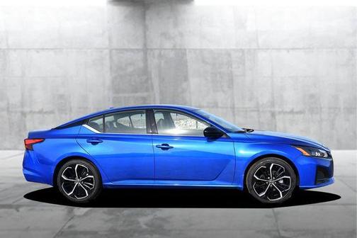 2025 Nissan Altima SR FWD