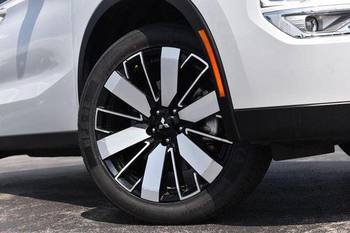 White Diamond 2025 Mitsubishi Outlander SE S-AWC