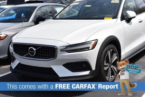 2025 Volvo V60 Cross Country Plus, B5 AWD Gas (mild hybrid)