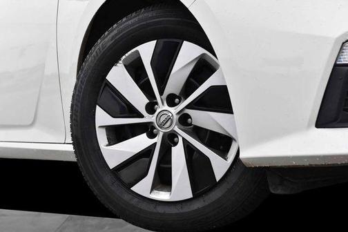 Glacier White 2022 Nissan Altima S FWD