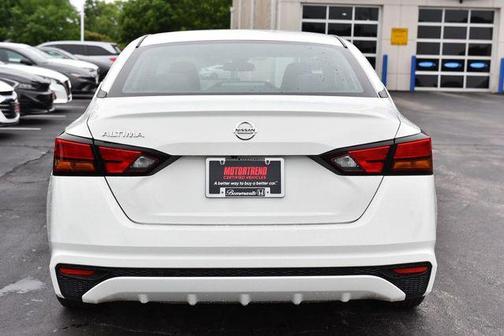 Glacier White 2022 Nissan Altima S FWD