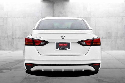 Glacier White 2022 Nissan Altima S FWD