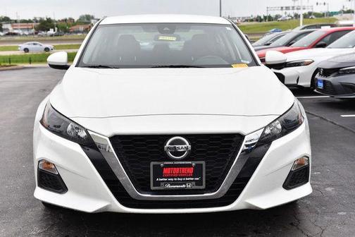 Glacier White 2022 Nissan Altima S FWD