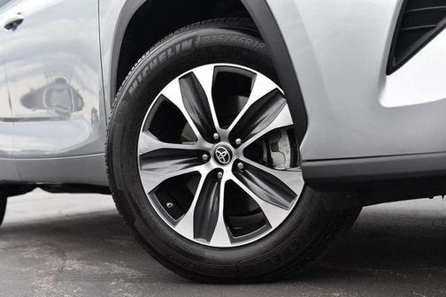 Celestial Silver Metallic 2023 Toyota Highlander XLE