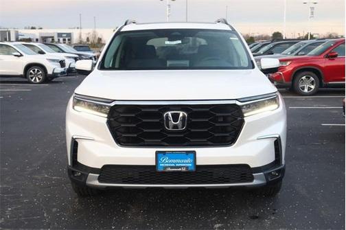 2025 Honda Pilot Touring 8-Passenger