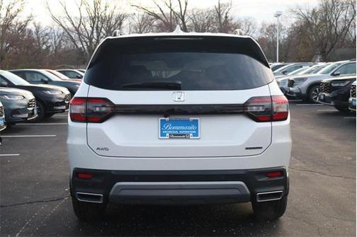 2025 Honda Pilot Touring 8-Passenger