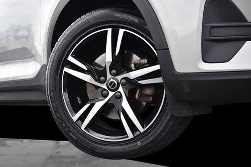 2023 Volvo XC40 B5 Core