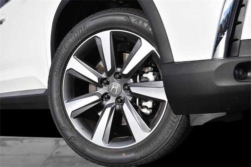 2025 Honda Pilot Touring 8-Passenger