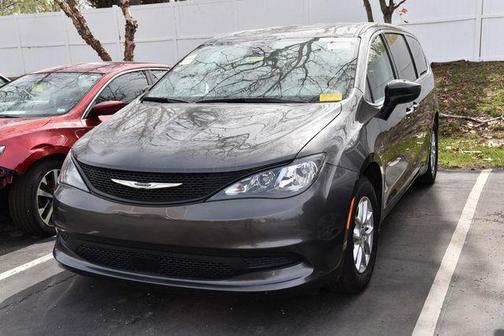 Granite Crystal Metallic Clearcoat 2023 Chrysler Voyager LX