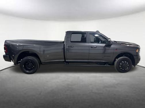2024 RAM 3500 Big Horn Crew Cab 4x4 8' Box